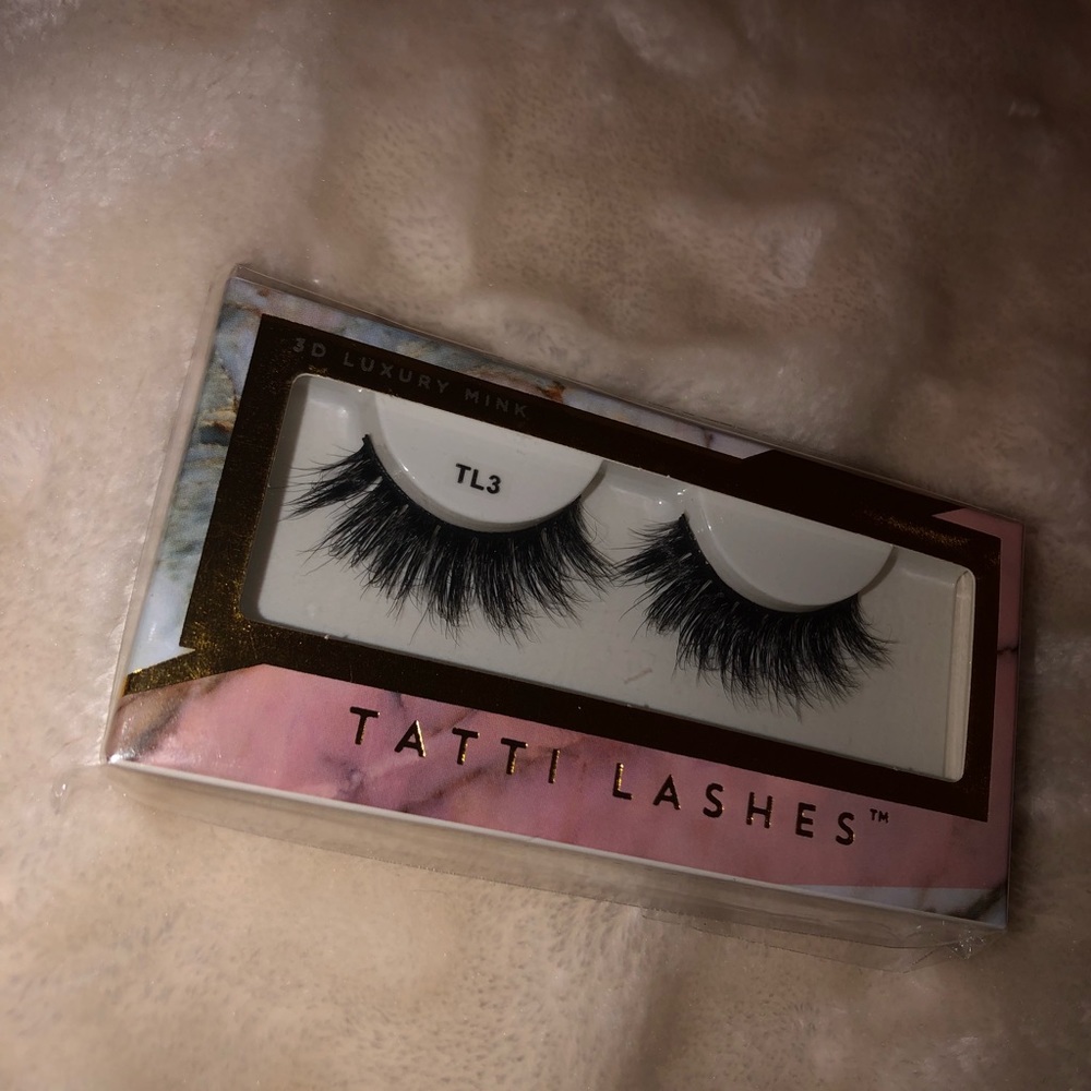 Eyelashes - Picture 2 of 8